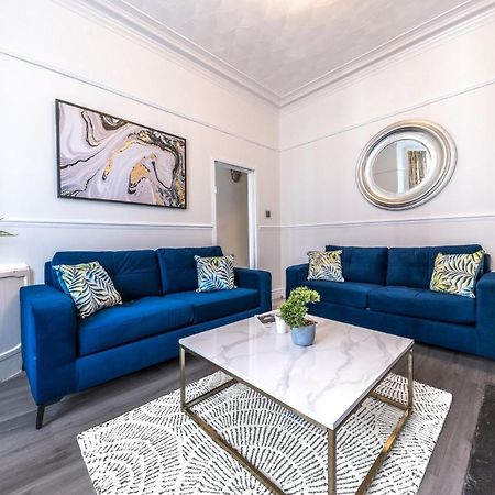 Stylish Luxury Large 4Br Kingbed Apartman Barrow-in-Furness Kültér fotó
