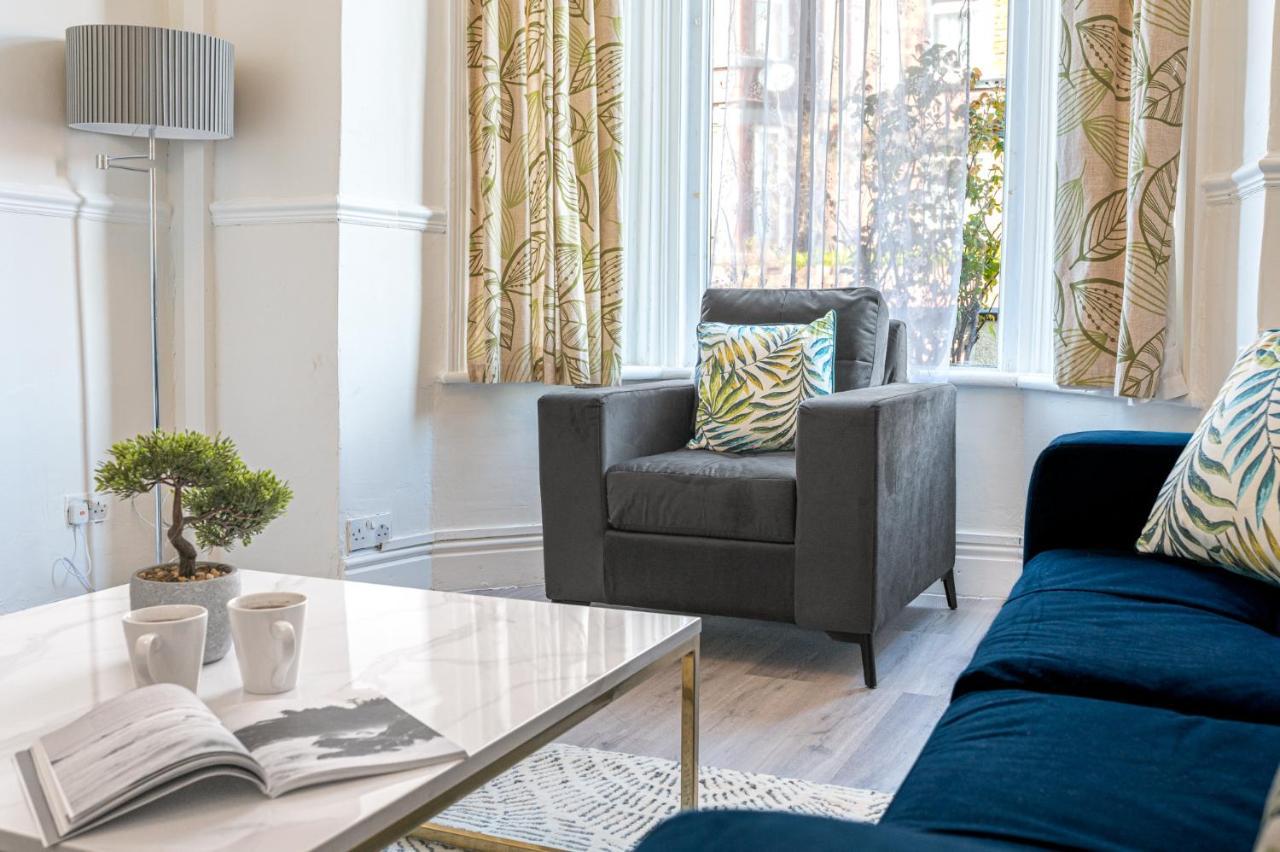 Stylish Luxury Large 4Br Kingbed Apartman Barrow-in-Furness Kültér fotó