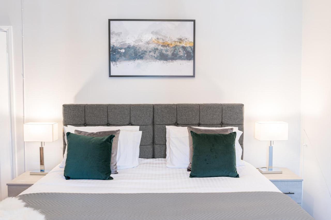Stylish Luxury Large 4Br Kingbed Apartman Barrow-in-Furness Kültér fotó
