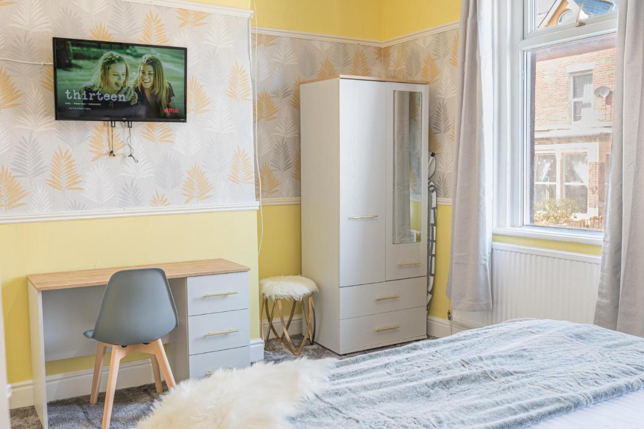Stylish Luxury Large 4Br Kingbed Apartman Barrow-in-Furness Kültér fotó