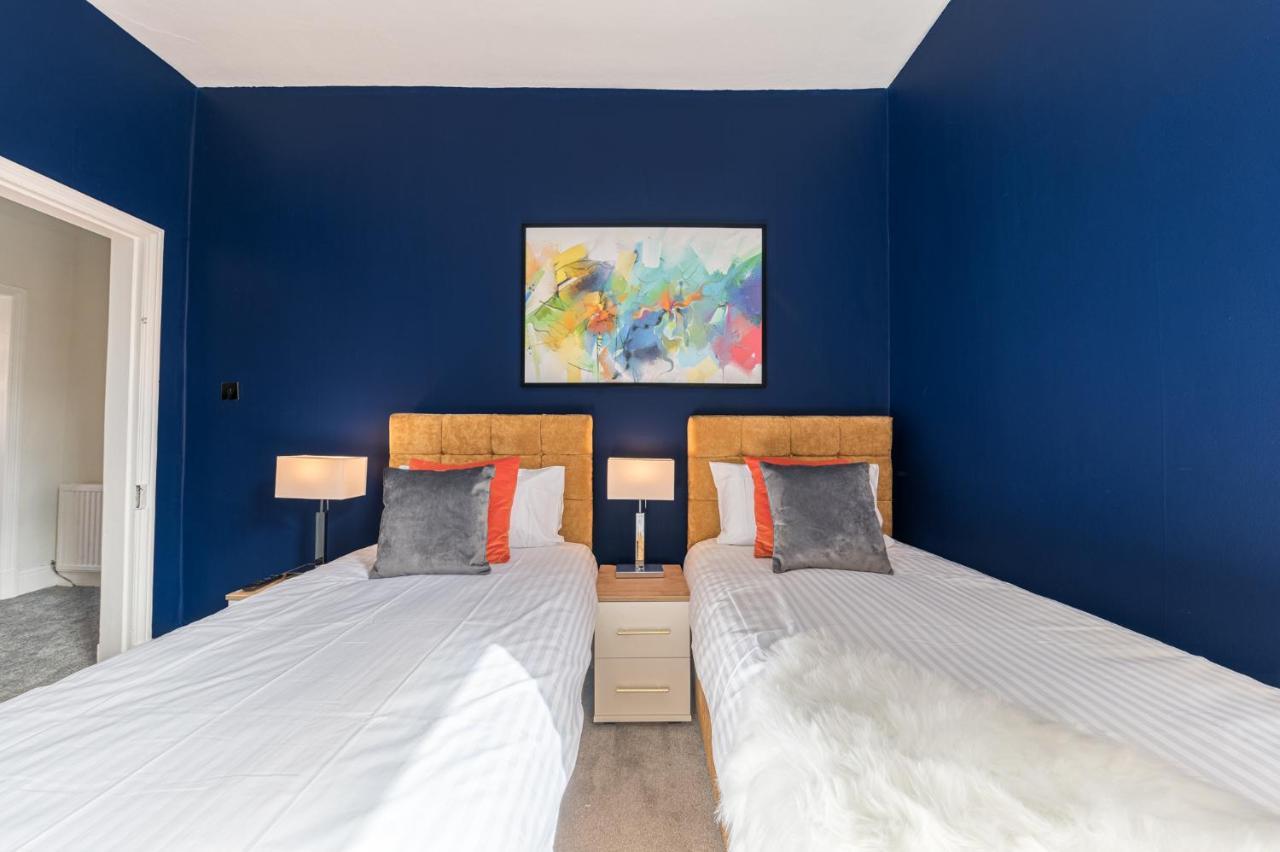 Stylish Luxury Large 4Br Kingbed Apartman Barrow-in-Furness Kültér fotó
