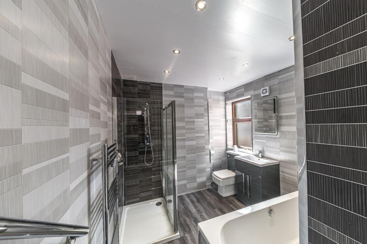 Stylish Luxury Large 4Br Kingbed Apartman Barrow-in-Furness Kültér fotó