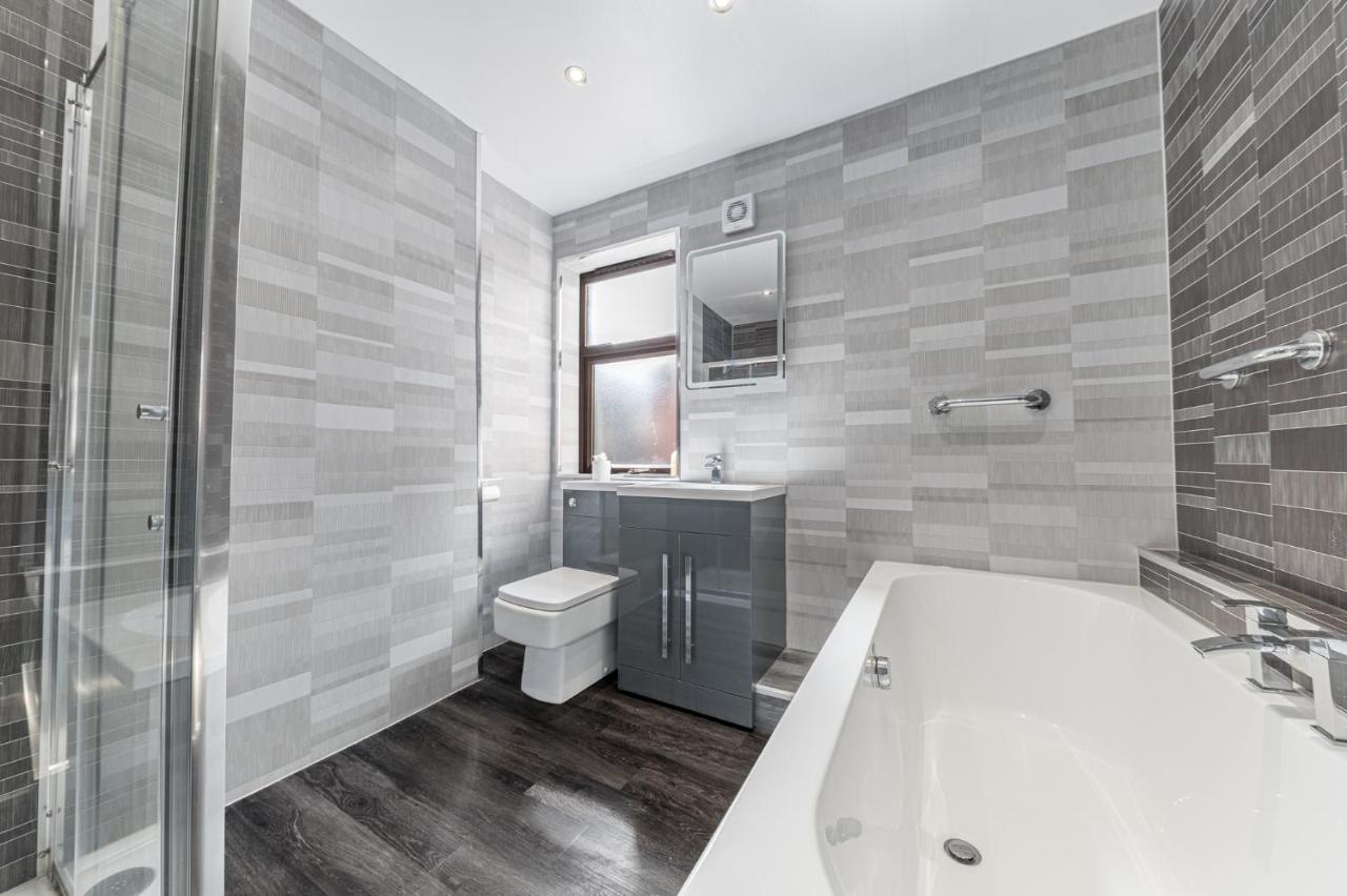 Stylish Luxury Large 4Br Kingbed Apartman Barrow-in-Furness Kültér fotó