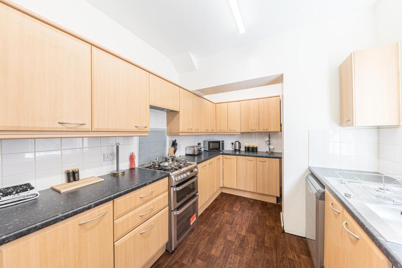 Stylish Luxury Large 4Br Kingbed Apartman Barrow-in-Furness Kültér fotó